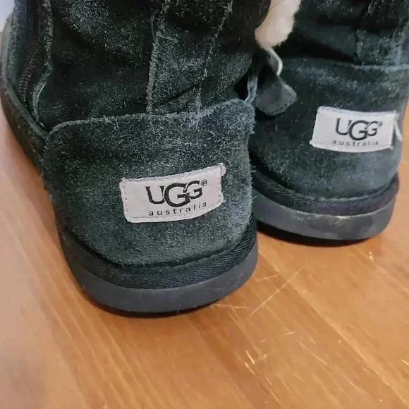 Ugg Maddie A trio of buckles embellishes a sassy suede boit - Picture 5 of 9